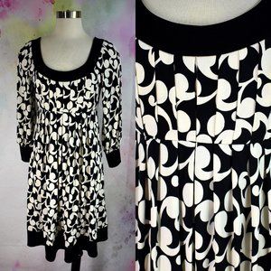 LONDON TIMES Dress 8 Slinky Stretch Knit Geometric Vines Black White Pleated